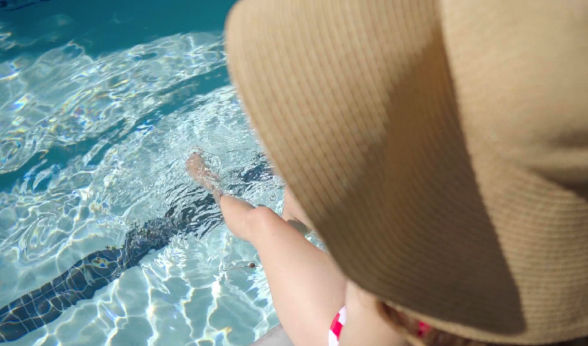 woman-at-pool